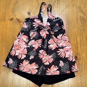 Peachy Floral flowy Bikini top & matching black shorts swim set NWOT Medium